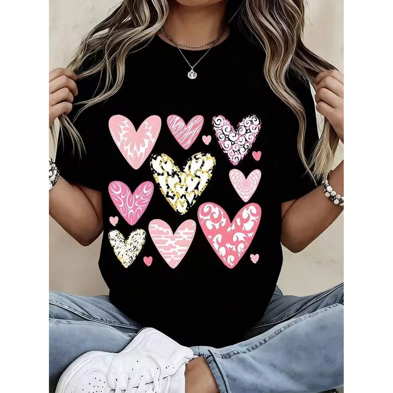 Women'S Fashion Graphic Tees - Kaos Wanita Hitam Motif Hati Hari